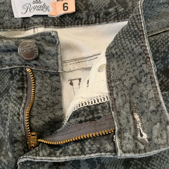 Royalty For Me Python Print Mid Rise Pants Size 6 - Picture 17 of 17